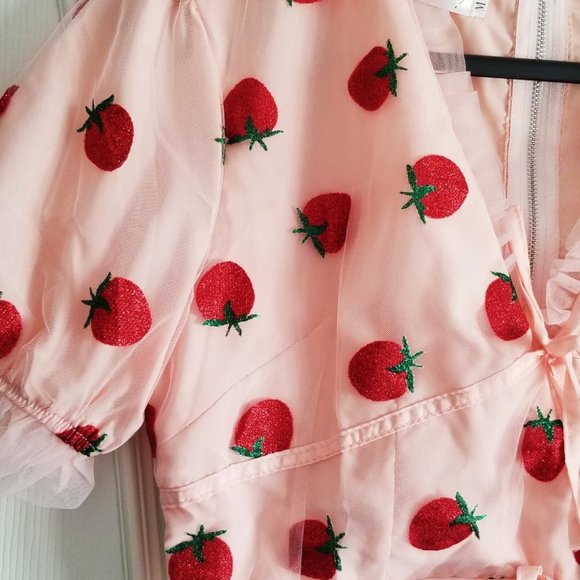 Kawaii Harajuku Lolita Strawberry Crop Top - Picture 2 of 4